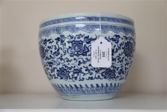 A small Chinese blue and white jardiniere, 18th century, D. 22.5cm